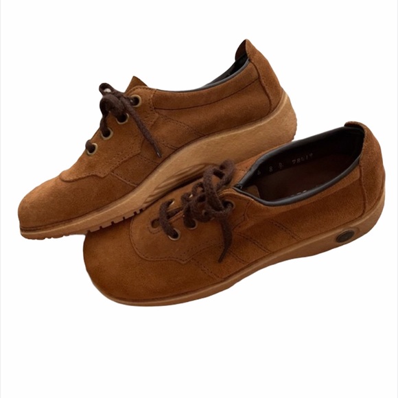 Levi's Other - Levi’s Vintage Suede Shoes Size 8